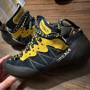 Youth Boreal Rock Climbing Shoes with Yellow Accents Size 6.5 USA